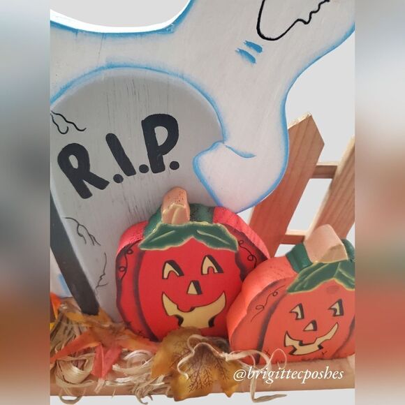 HALLOWEEN R.I.P Ghost Standalone Decoration - Picture 6 of 9